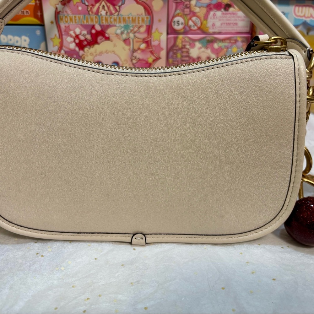 Beautiful Coach Limited Edition Swinger Bag 
PLUS Coach Cherries Keychain!🍒 - Picture 5 of 16